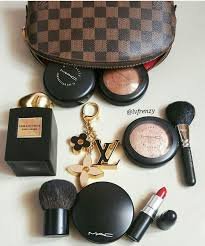 louis-vuitton-makeup- bag